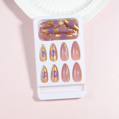 Künstlerisches Press-On-Nagelset mit Gold- und lila Akzenten Brehn