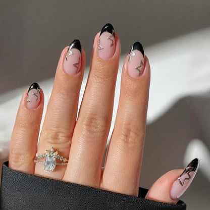Kunstnagelset mit elegantem französischen Spitzen-Design und glamourösen Akzenten Brehn