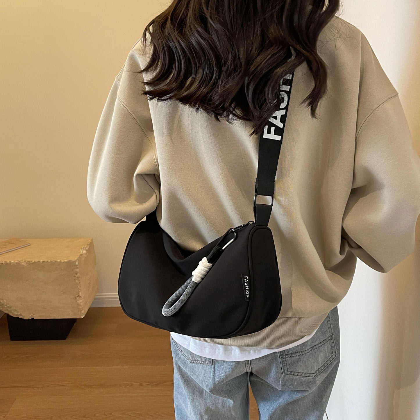 Modische Schultertasche mit Verstellbarem Tragegurt Brehn