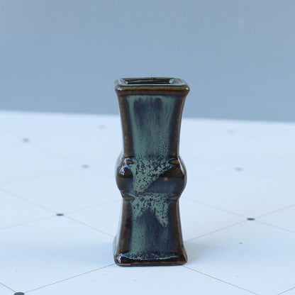 Elegante Keramikvase mit kunstvollem Design Brehn