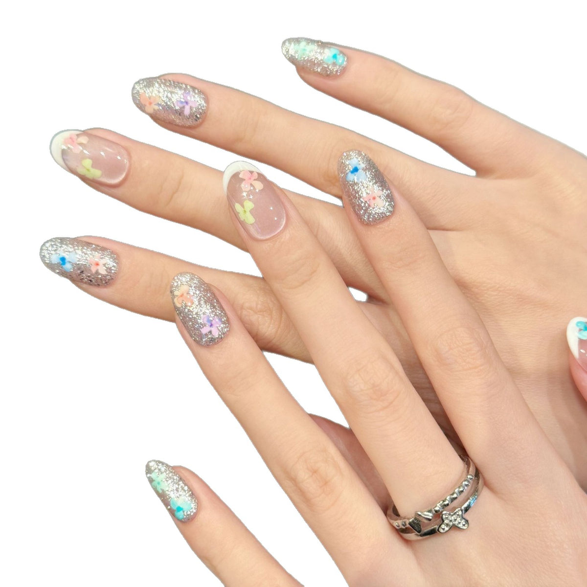 Dekoratives Press-On Nagelkunstset mit floralen Elementen