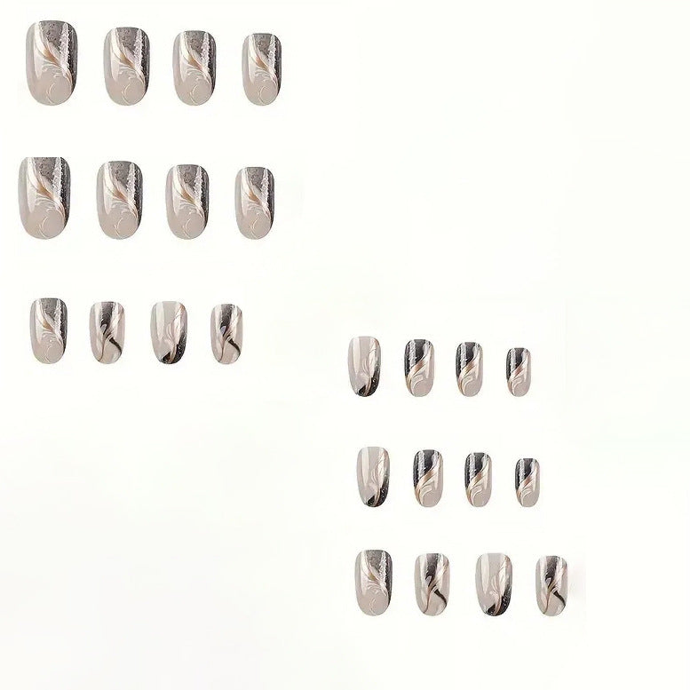 Künstlerische langanhaltende Nagelverlängerungen Brehn