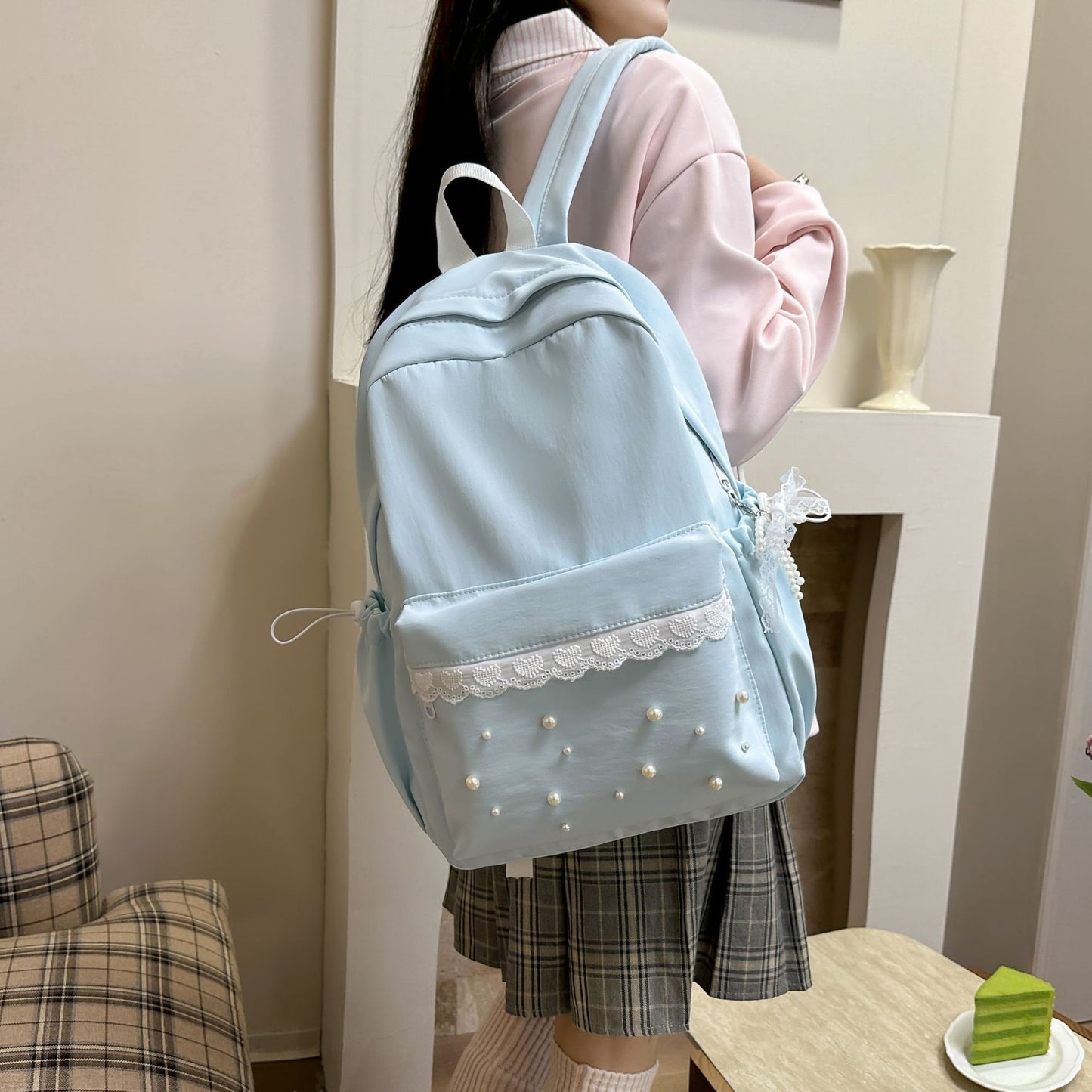 Rucksack mit Eleganten Perlenapplikationen und Filigranem Design Brehn