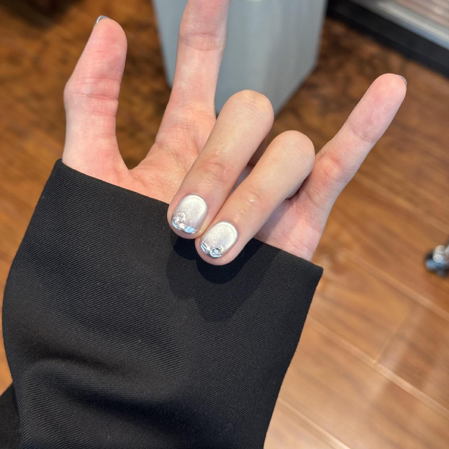 Glamouröse Kunstnägel mit Strahlendem Metallic-Finish Brehn