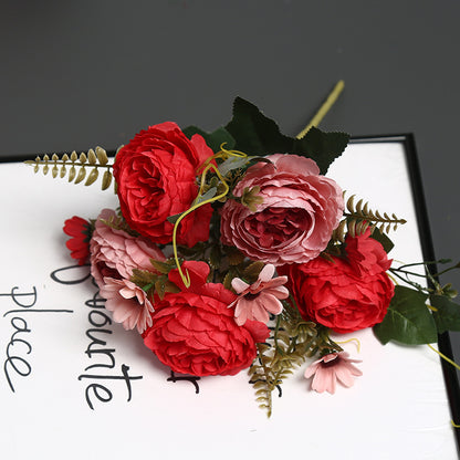 Elegante falsche Blumendekoration
