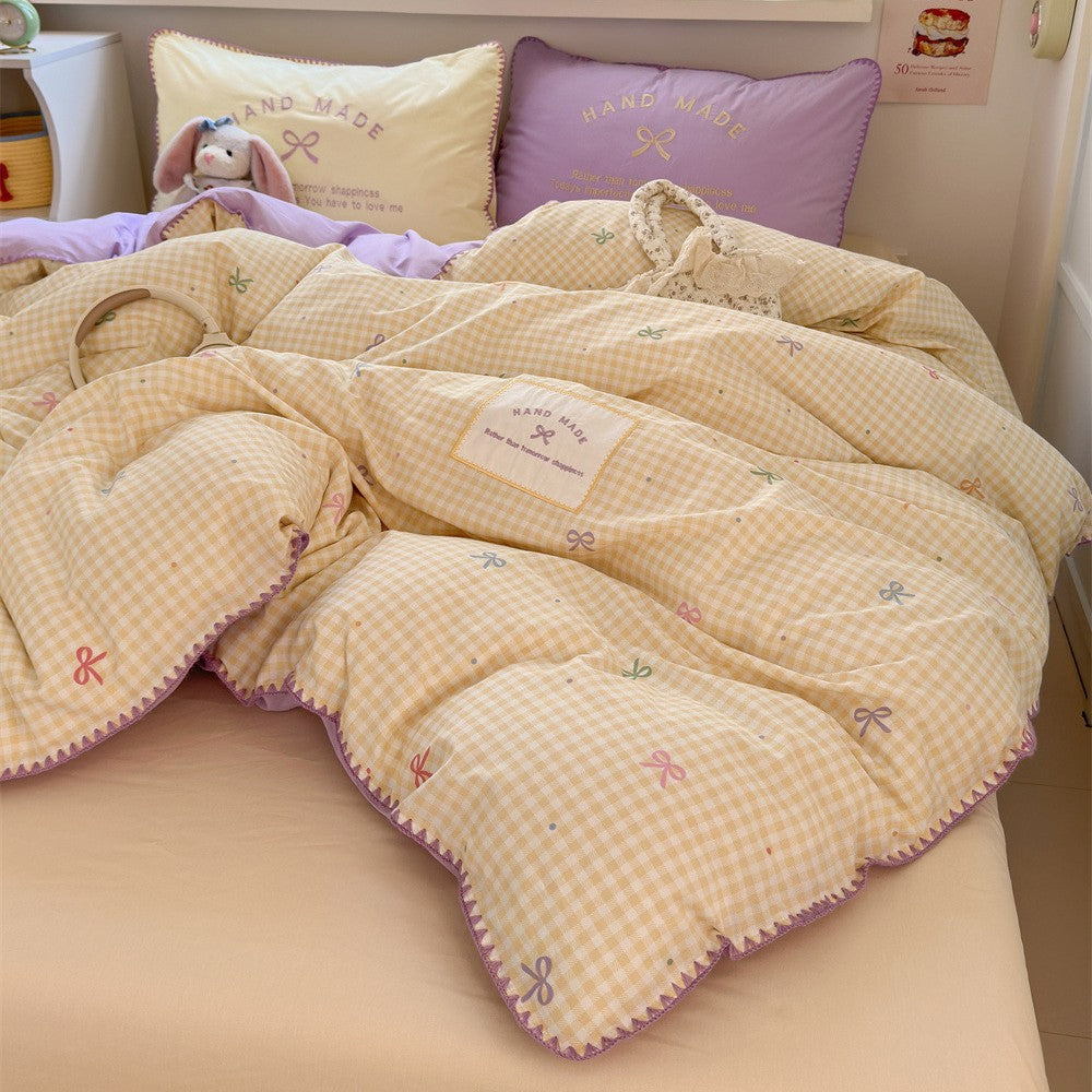 Gefüllte Steppdecke mit Karomuster, Wendbares Bett-Set und Bestickten Kissen
