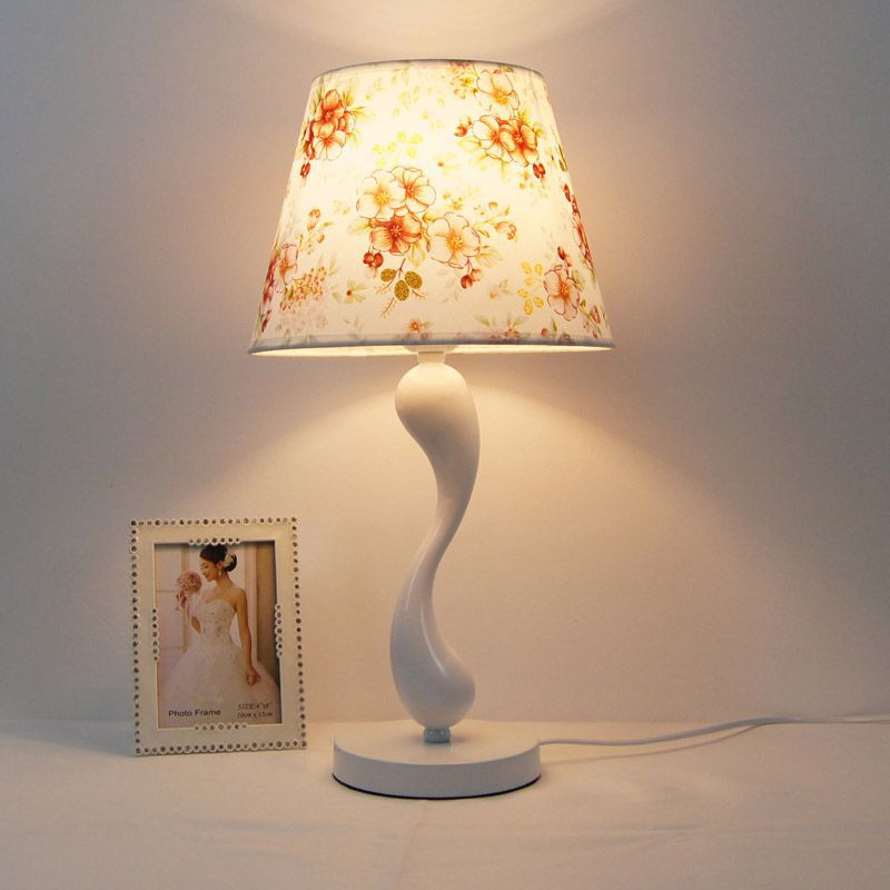 Künstlerische LED-Tischlampe