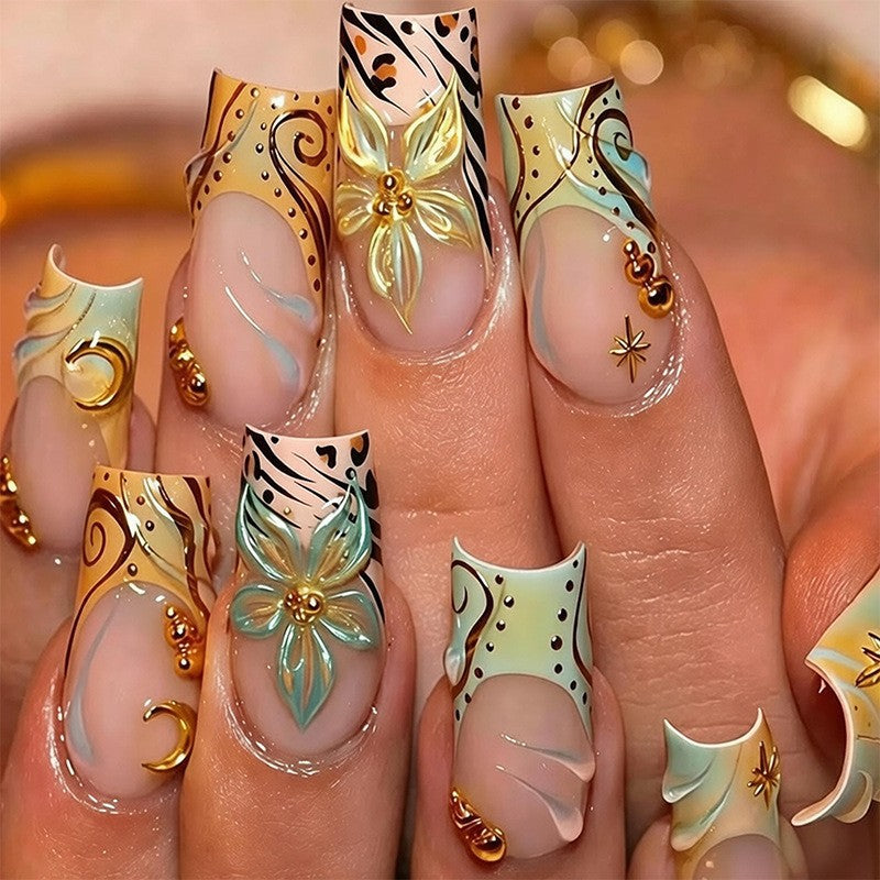 Kunstvolle Nagelspitzen mit Herbstmotiven Brehn