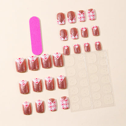 Stylische Herzmuster-Nagelkunst Brehn