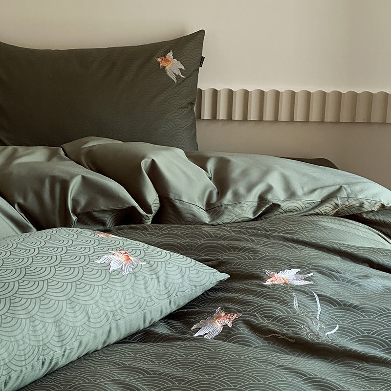 Premium-Bettbezug-Garnitur aus Baumwollsatin mit gewebtem Wellenjacquard und Koi-Stickerei