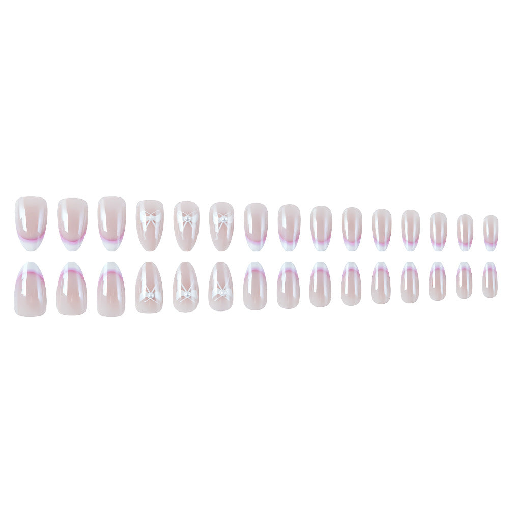 Elegante French Tip Press-On Nägel mit Schleifenakzenten Brehn