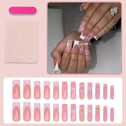 Kunstnagelset mit floralen Designs und funkelnden Akzenten Brehn