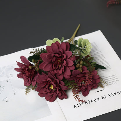 Dekorative Blumenarrangement für die Innendekoration