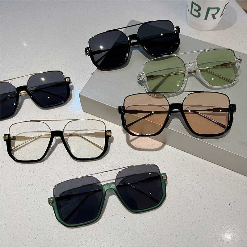 Damen quadratische Sonnenbrille mit transparentem Rahmen und grün getönten Gläsern Brehn