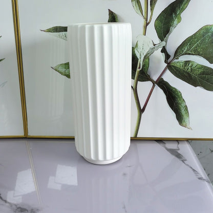 Dekorative vertikale gerippte Vase Brehn