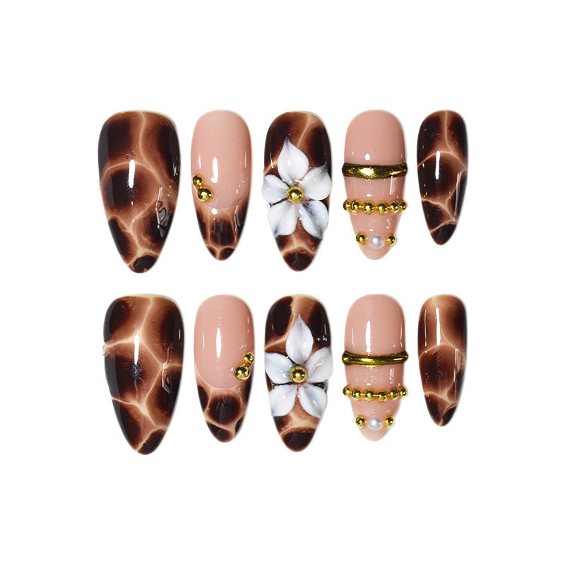 Künstlerische von Blumen inspirierte Press-On-Nagelkunst Brehn