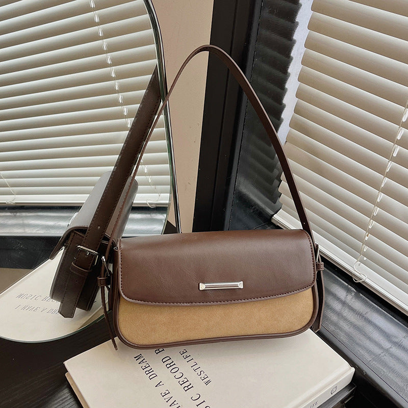 Wildleder- und Leder-Schultertasche