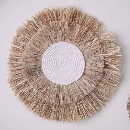 Dekorativer Wandschmuck mit Kunstfaser und Holzperlen Brehn