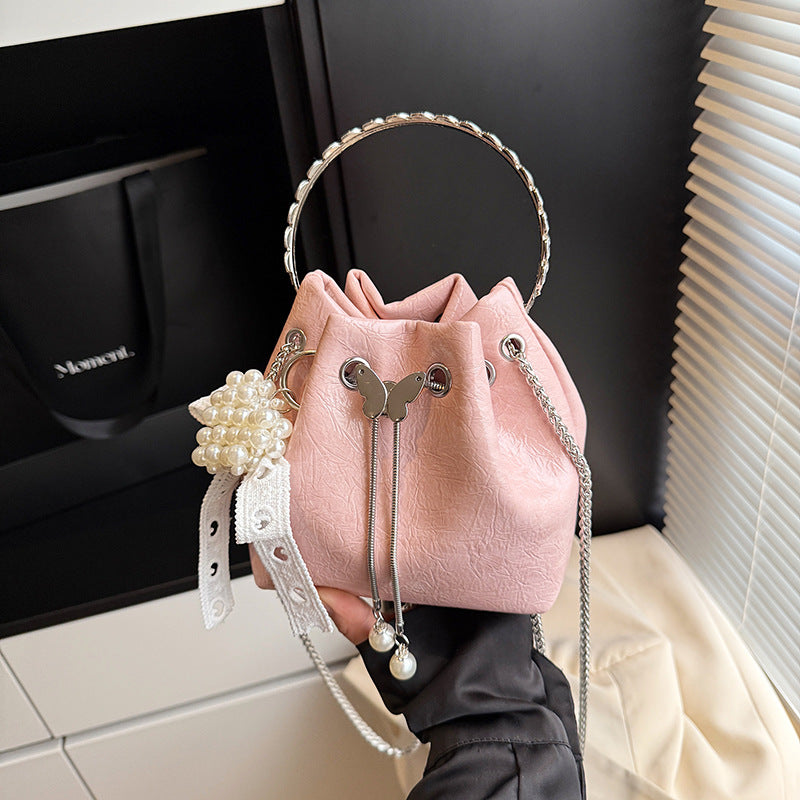 Stylische Handtasche mit Schmetterlingsdetail Brehn