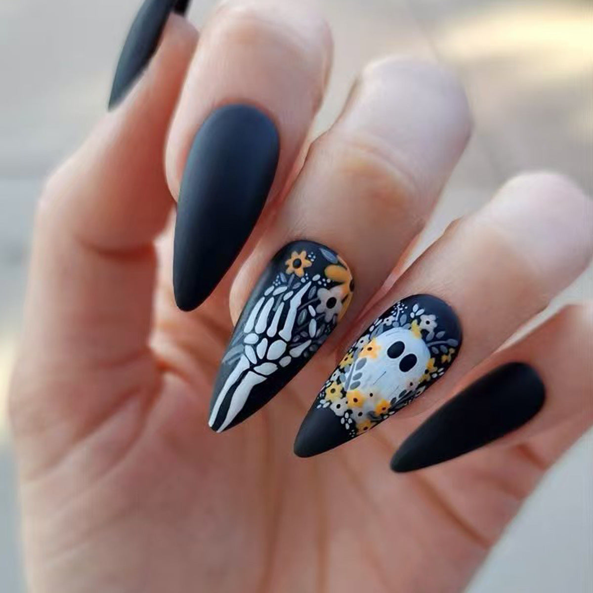 Kunstnägel Im Kreativen Totenkopf-Design Brehn