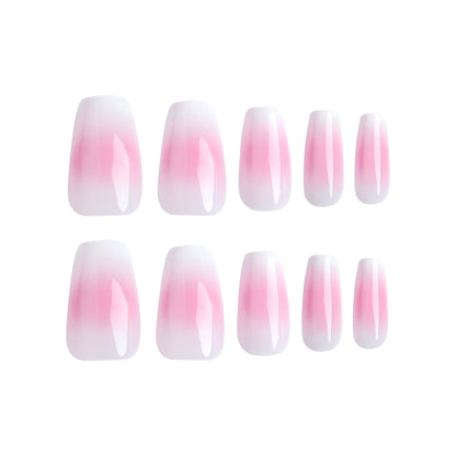 Kunstvolle Nagelverlängerungen mit zartem Ombre-Effekt Brehn