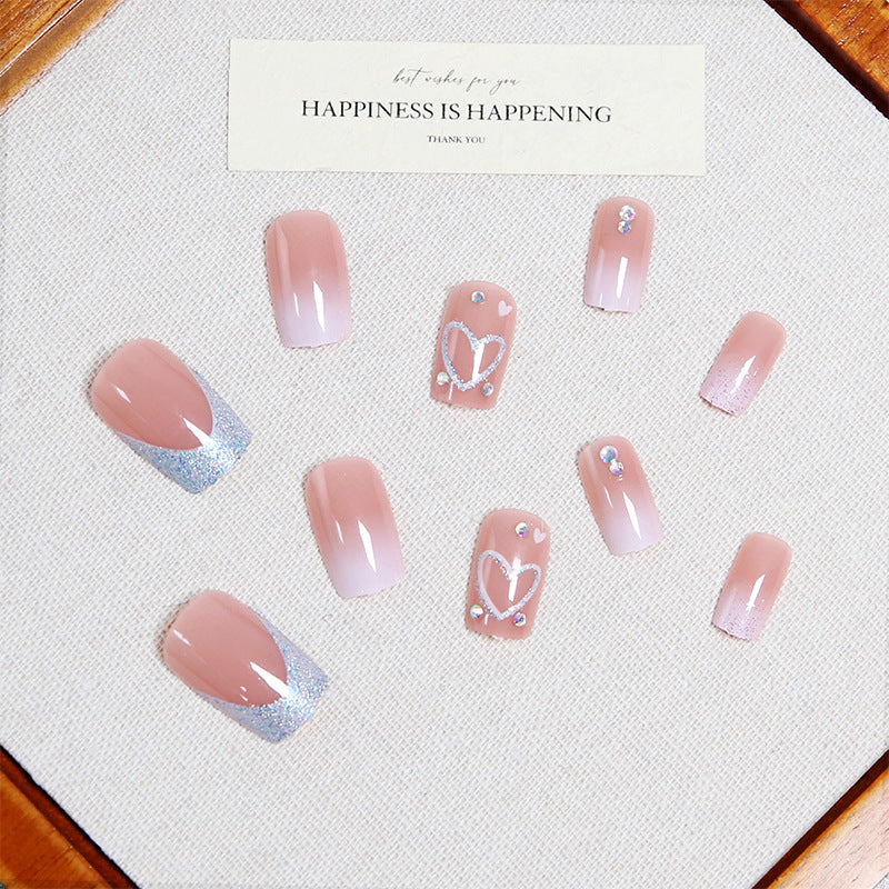 Kunstnagelset mit funkelnden Herz- und Glitzermotiven Brehn