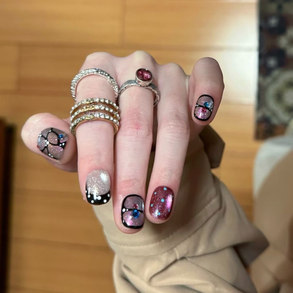 Dekorative Nagelkunst