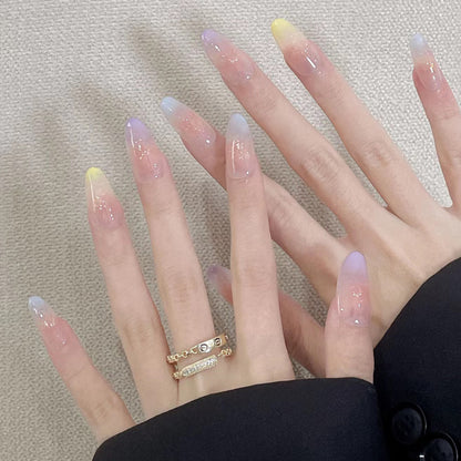 Elegantes Press-On-Nageldesign mit Strassakzenten Brehn