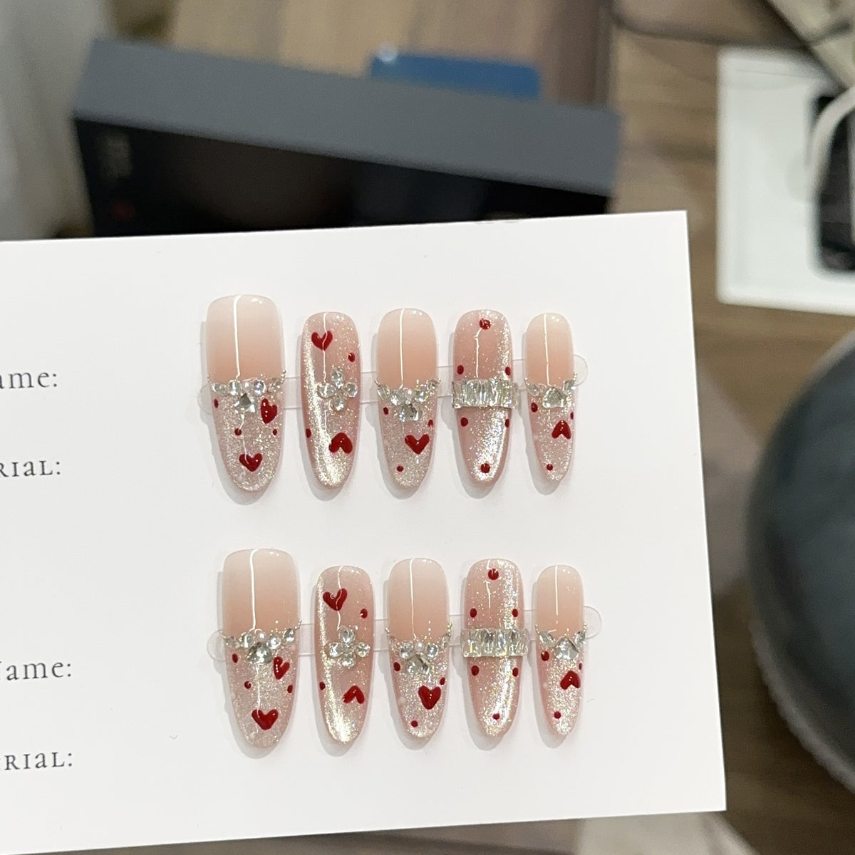 Herz-beschmücktes Press-On Nagelset