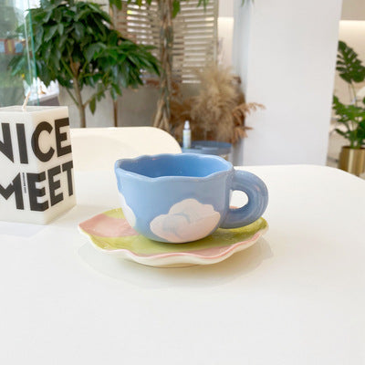 Keramik-Kaffee-Set mit verspielten Bärenreliefs und organischer Wellenuntertasse