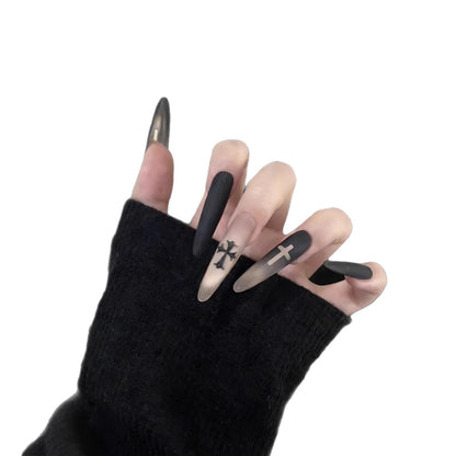 Künstlerischer Press-On Nagelset mit gotischen Kreuzdesigns