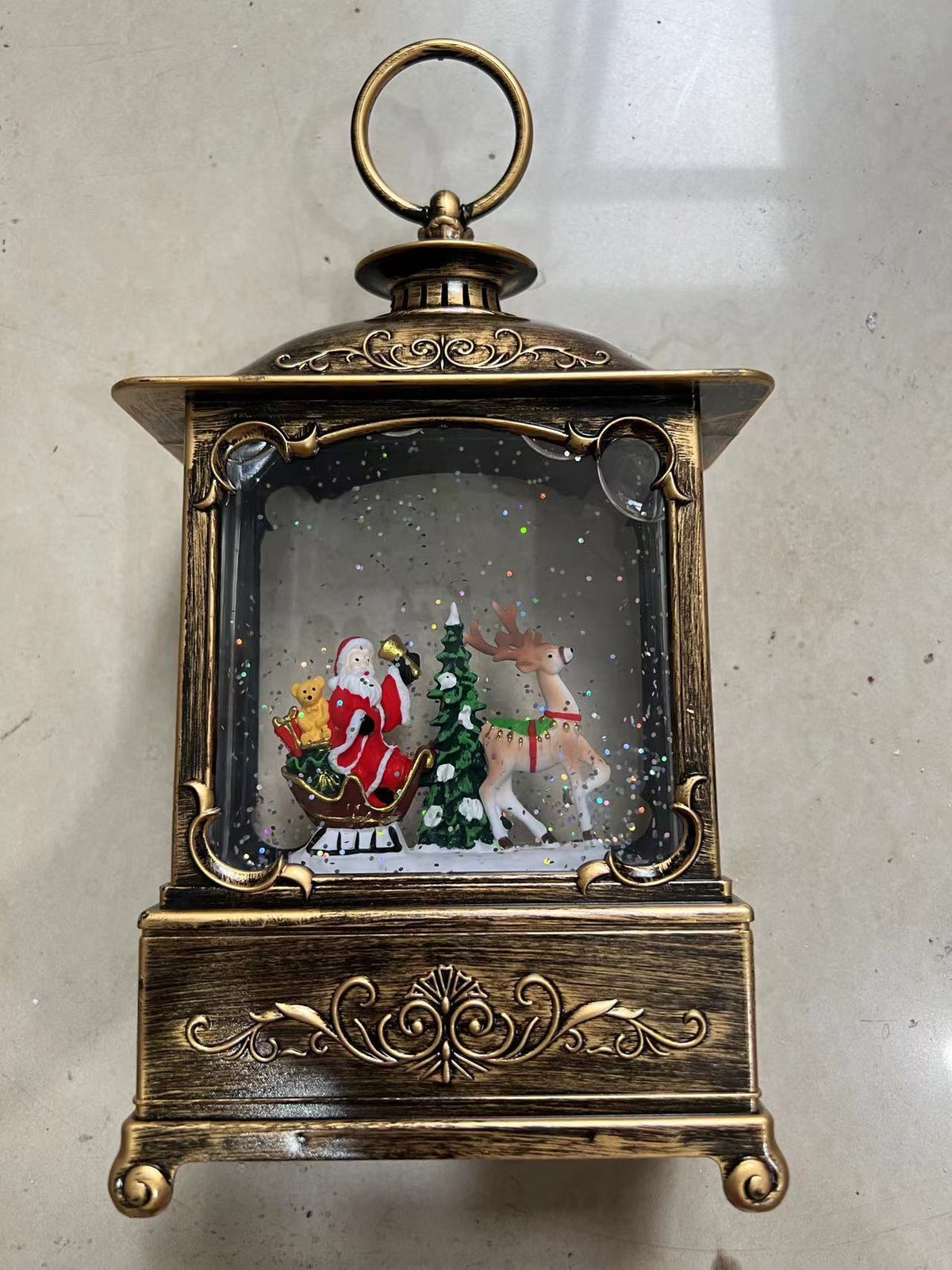 Glitzernde Weihnachtslaterne mit Schneeszenen Brehn