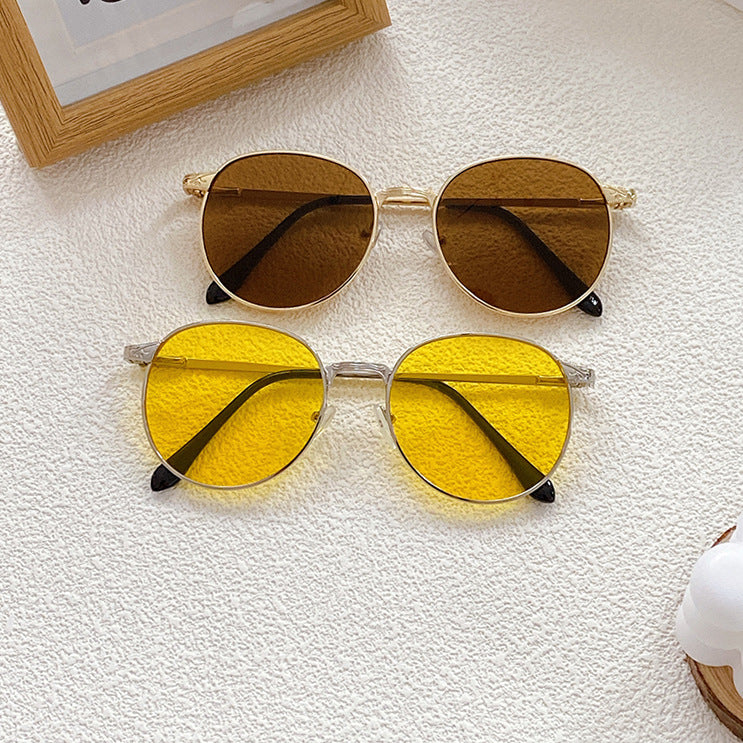 Modische Sonnenbrille mit Rundem Rahmen und Filigranem Design Brehn
