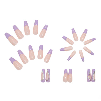 Kunstnagelset mit funkelnden Herzen und eleganten Glitzerakzenten Brehn