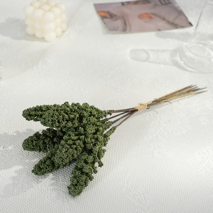 Künstlerische getrocknete Blumenstielanordnung