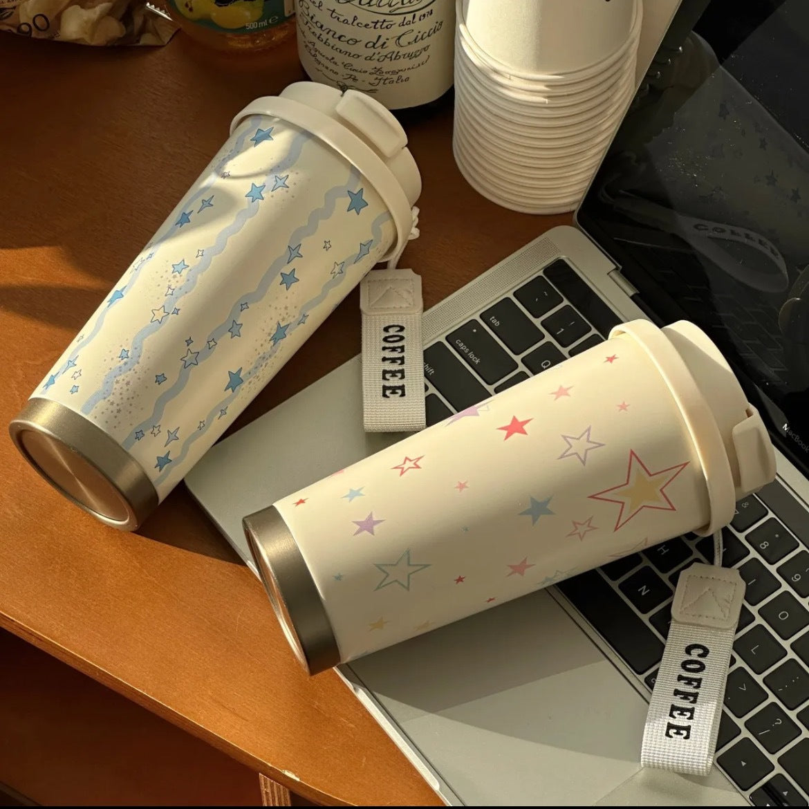 Damen Isolierbecher mit praktischem Tragegriff und charmantem Hello Kitty Design Brehn