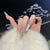 Künstlerisches Press-On-Nagelset mit Schneeflocken- und Edelsteindesigns Brehn