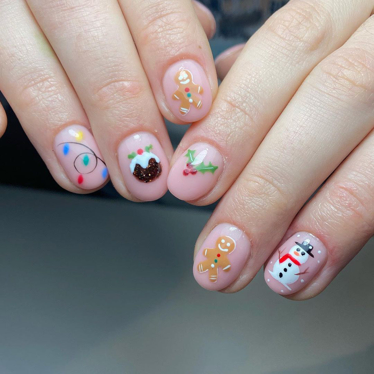 Kunstnagelset mit festlichen weihnachtlichen Motiven Brehn