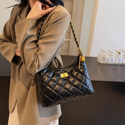 Gepolsterte Schultertasche mit Kettendetail Brehn