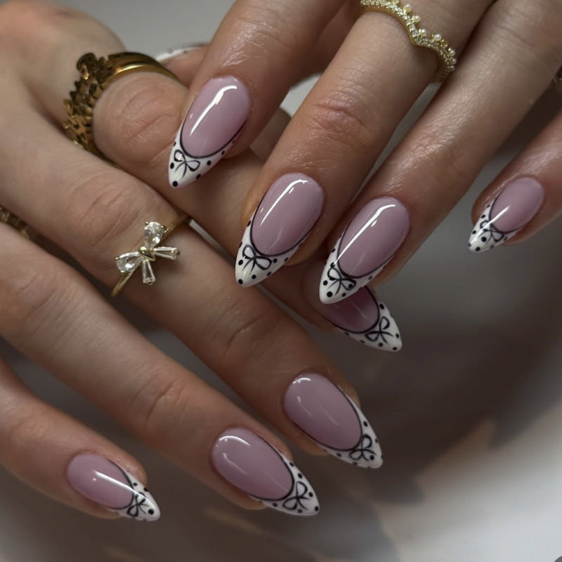 Kunstvolle Stiletto-Nägel mit elegantem Floral Design Brehn