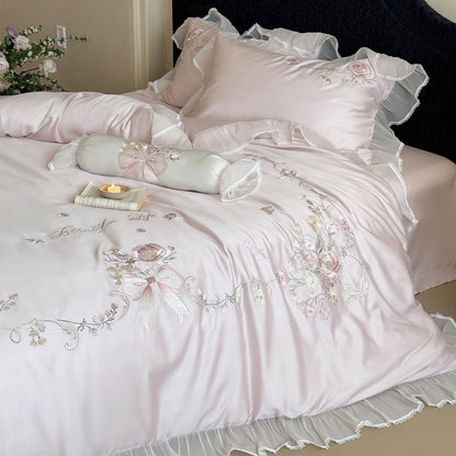 Luxuriöse floral gestickte Satin-Mischung Bettbezug Ensemble mit Rüschensheer Rock