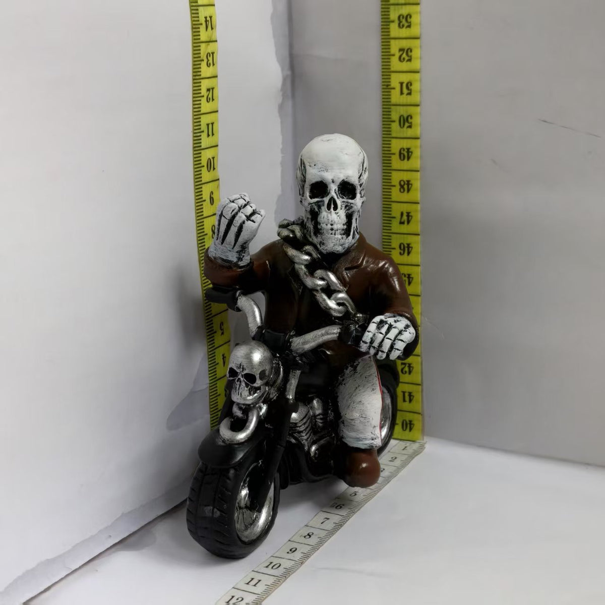 Gruselige Motorradfigur Brehn