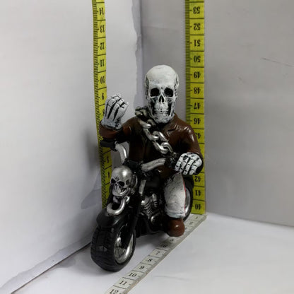 Gruselige Motorradfigur Brehn