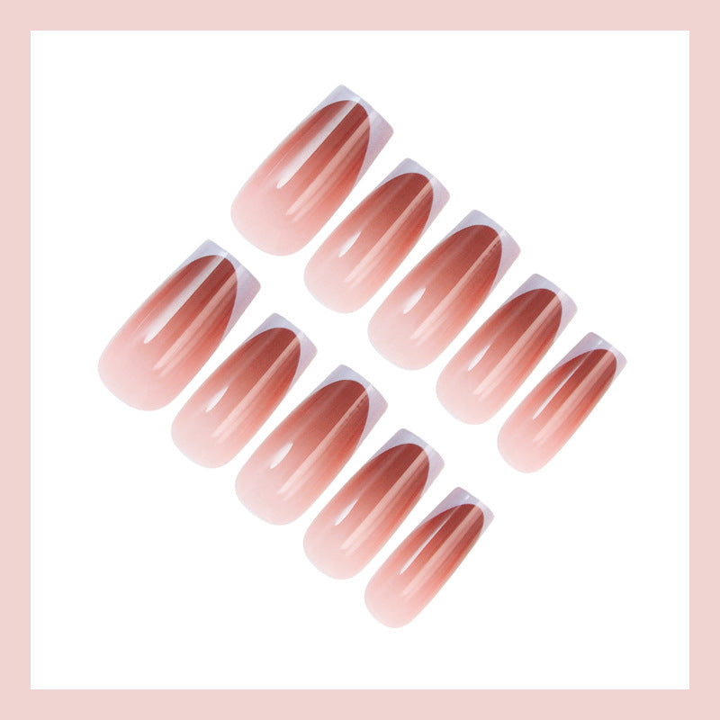 Kunstnagelset mit elegantem French-Tipp und modernem Ombre-Effekt Brehn