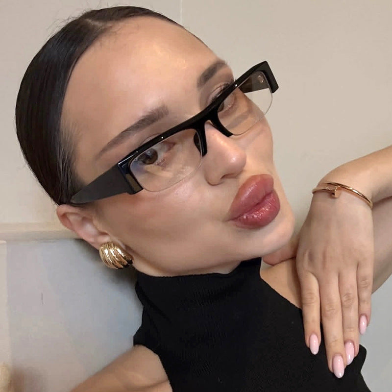 Damen Sonnenbrille im urbanen Stil mit breitem Rahmen und schützendem UV-Filter Brehn