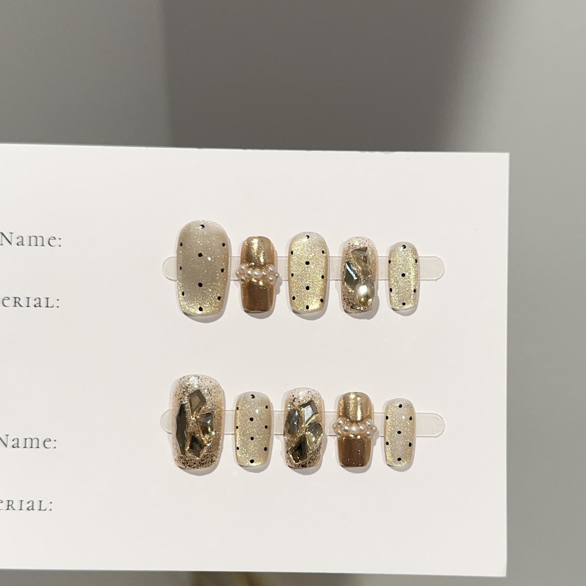 Luxuriöses dekoratives Press-On-Nagelset
