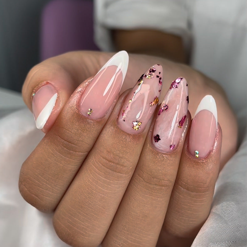 Elegante Stiletto Press-On Nagelkunst mit Strass-Akzenten Brehn