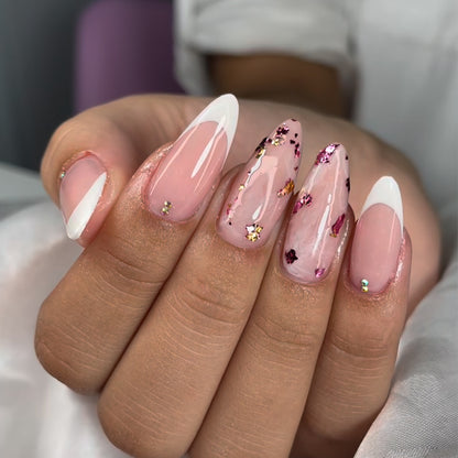 Elegante Stiletto Press-On Nagelkunst mit Strass-Akzenten Brehn