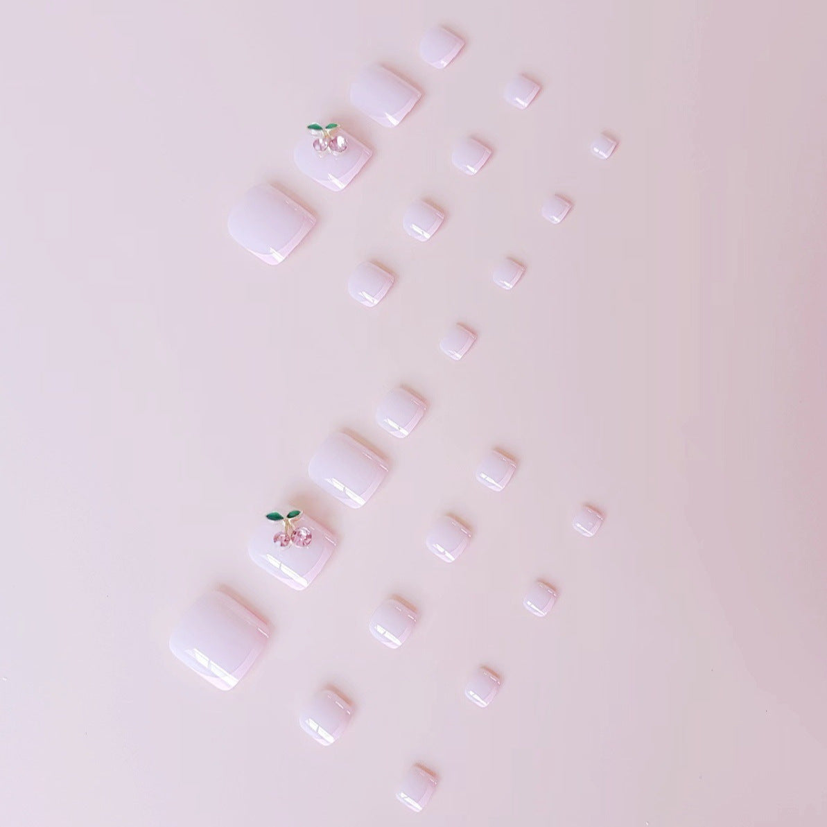 Kunstnagelset mit verspielten und stilvollen 3D-Verzierungen Brehn