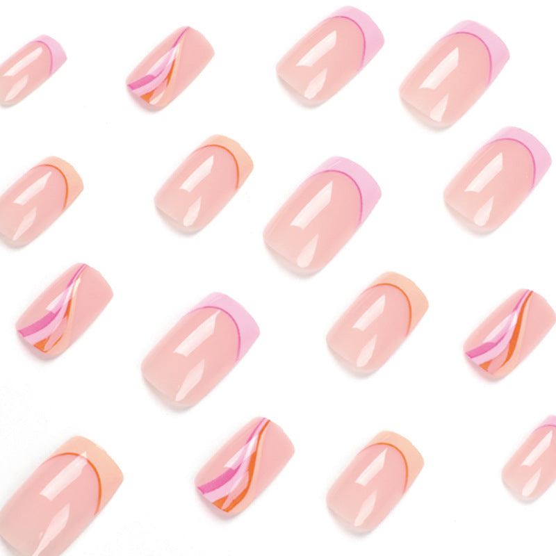 Kunstvolle Nagelkunst im modernen Wellen-Design Brehn